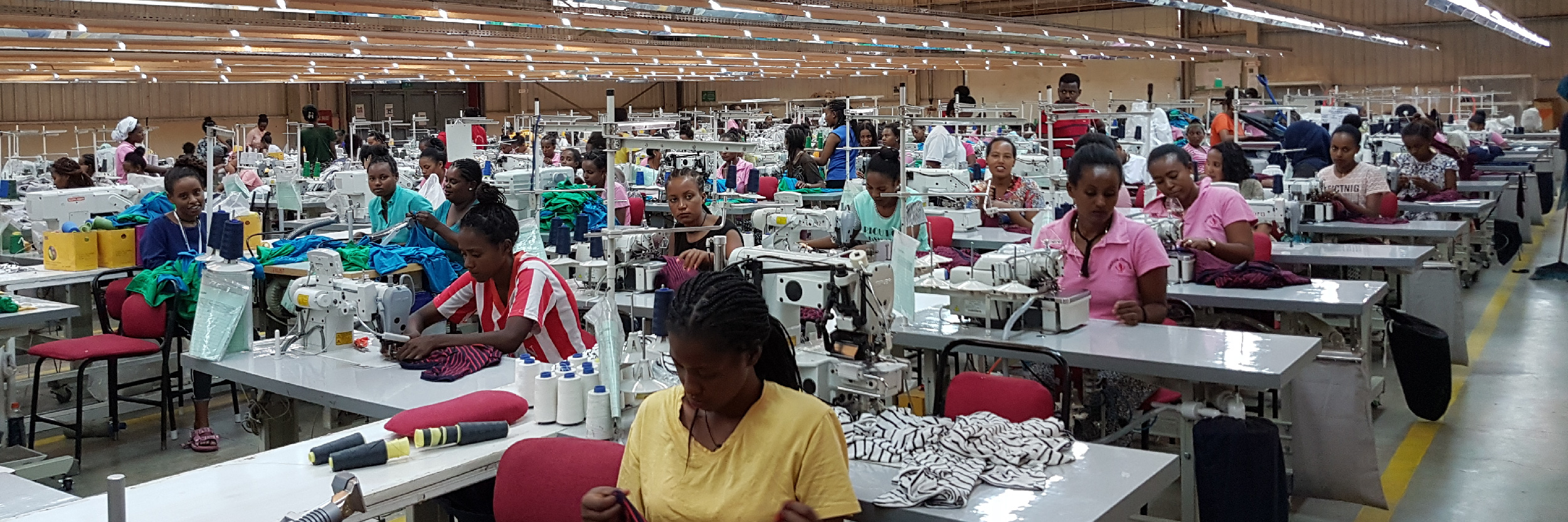 에티오피아 수도 아디스아바바 직물공장의 여성노동자들